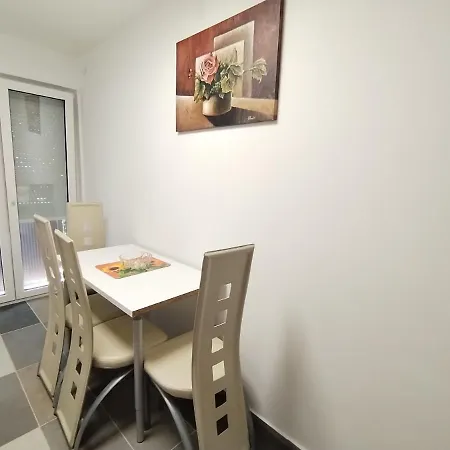 Apartman Lola Ruza Zrenjanin Exterior photo