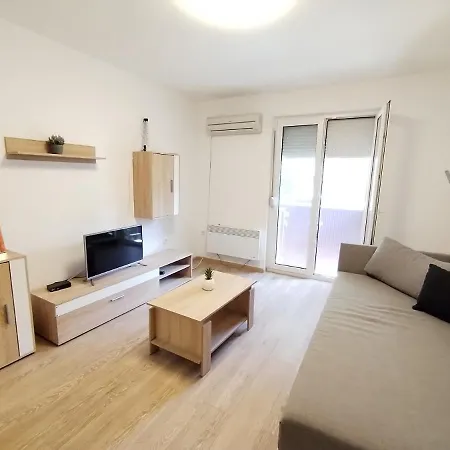 Apartman Lola Ruza Zrenjanin Exterior photo