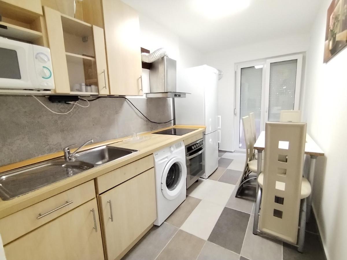 Apartment Lola Ruza *